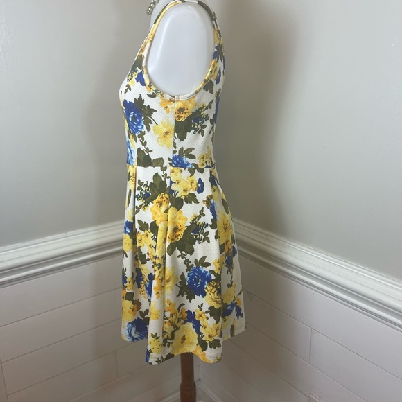 Miin Bright Floral Textured Fit & Flare Dress S (jr) FREE SHIP - Picture 2 of 4